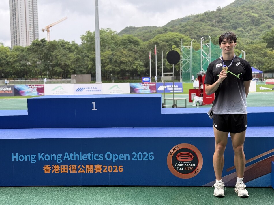 영남대 김태욱 선수가 홍콩오픈 200m 결승에서 21초57로 1위를 기록하며 금메달을 차지했다. 영남대 제공