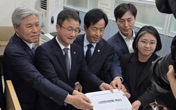 내용보다 어려운 ‘정치 합의’…개헌, 정권 후반마다 좌초됐다 [개헌의 문턱①]
