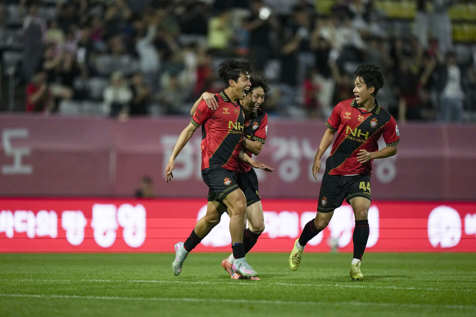 경남FC 조상준 선수가 골세리머니를 펼치고 있다. 경남FC 제공