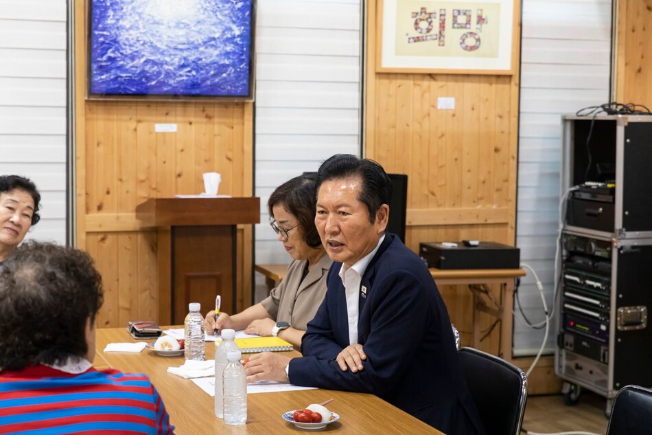 정청래 전 더불어민주당 대표가 2일 광주 남구 오월어머니집에서 열린 간담회에서 발언하고 있다. 정청래 의원 페이스북 캡처