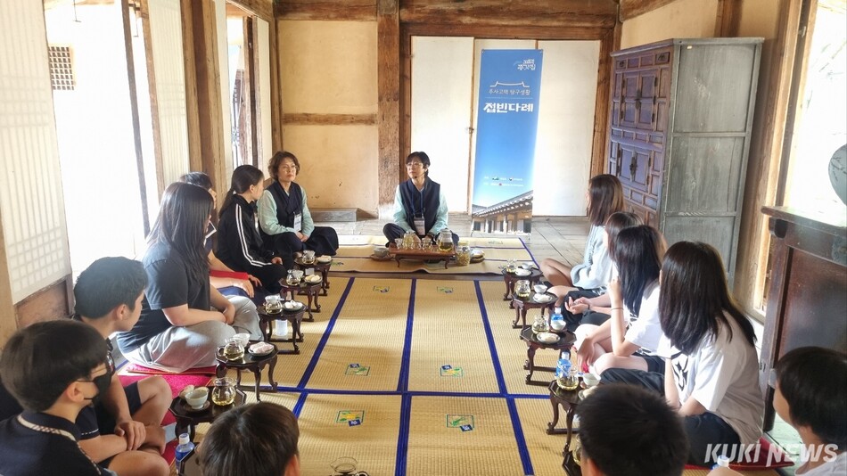 예산 삽교중학교는 3일 1학년 학생들을 대상으로 지역의 대표적인 문화유산인 추사고택을 찾아 ‘탐구생활 진로체험 활동’을 실시했다. 예산교육지원청
