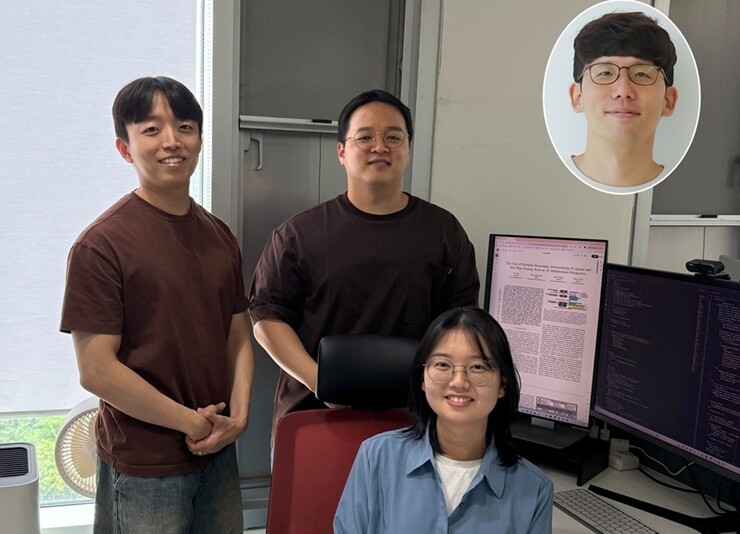 (왼쪽부터)신병준 석사과정, 정진하 석박통합과정, 김지인 박사과정, (우상단) KAIST 유민수 교수. KAIST