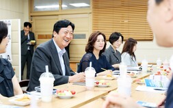손배찬 파주시장, 취임 후 첫 현장 방문… 산내초 교육환경 점검