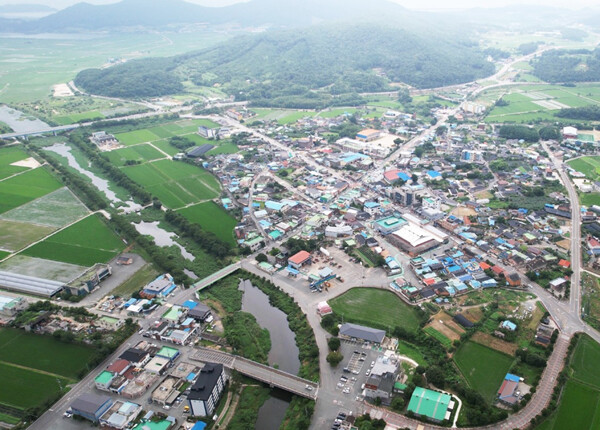 전남광주통합특별시가 농림축산식품부의 2027년 일반농산어촌개발사업 공모에서 전국 최다인 7개 지구가 선정되며 농촌 정주여건 개선에 탄력을 받게 됐다. 장흥군 관산읍 전경. /전남광주통합특별시