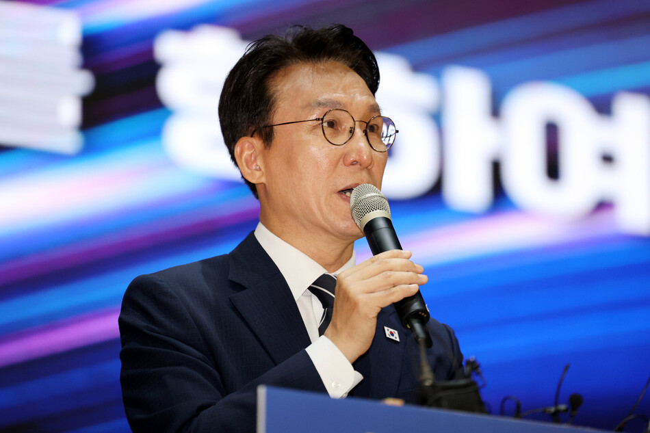더불어민주당 당권주자인 김민석 전 국무총리가 6일 오전 전남광주통합특별시 동구 전일빌딩 245에서 당 대표 선거 출마 선언을 하고 있다. 연합뉴스