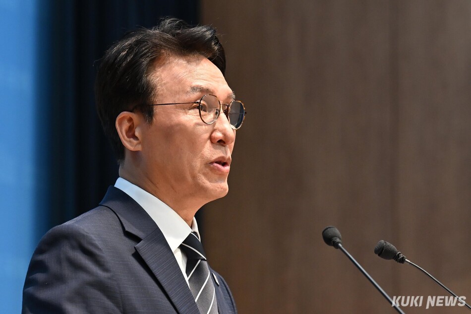김민석 전 국무총리가 6일 서울 영등포구 국회 소통관에서 진행된 더불어민주당 대표 출마 기자회견에서 발언하고 있다.