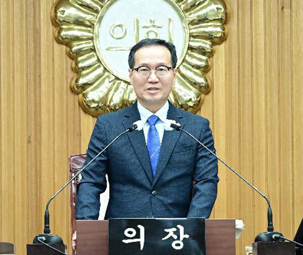 목포시의회는 6일 제13대 전반기 의장단 선거를 실시, 3선의 이형완 의원(목원·유달·동명·만호)을 의장으로 선출했다. /목포시의회