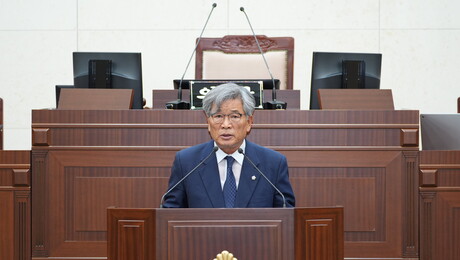 ‘전국 최다선’ 이재갑, 안동시의회 의장 선출…경북 첫 민주당 의장 탄생