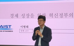 ‘5·18 성역화’ 발언 이병태 부위원장 사퇴…청와대 “사의 수용”