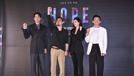 “수천 번 보고 편집”…나홍진 감독의 정수 담은 ‘호프’, 칸 찍고 韓 상륙 [쿠키 현장]