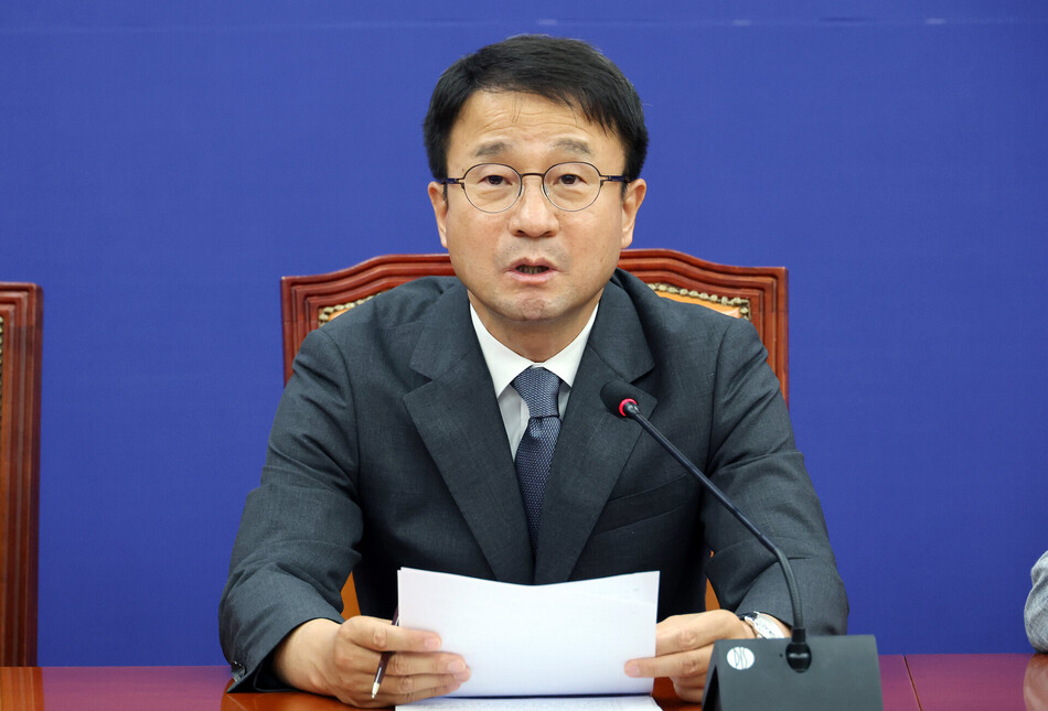 한병도 더불어민주당 당대표 직무대행 겸 원내대표가 7일 국회에서 열린 원내대책회의에서 발언하고 있다. 연합뉴스