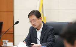 이찬진, 빚투 확산에 경고…“가계 재무건전성 심각하게 훼손할 수도”