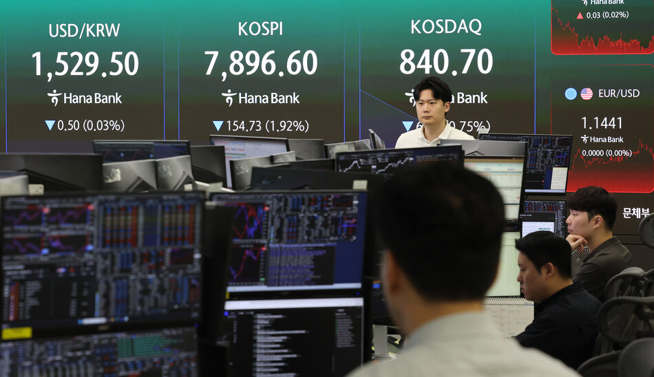 7일 서울 중구 하나은행 본점 딜링룸 전경. 연합뉴스
