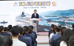 이완섭 서산시장, 친절·민원 우수공무원 표창…모든 직원 동기화
