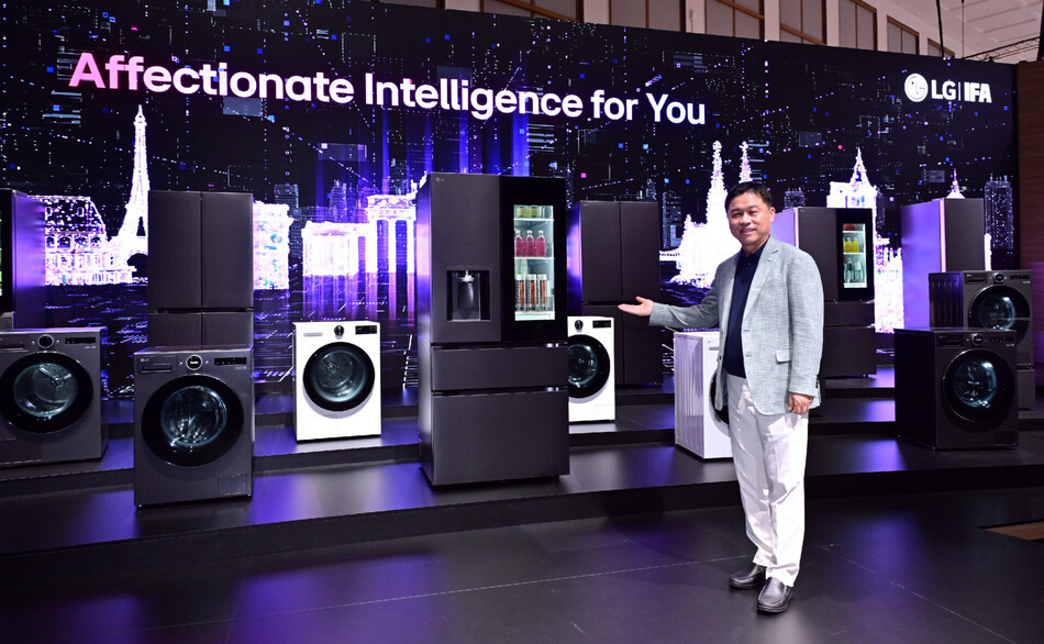 류재철 LG전자 HS사업본부장이 IFA 2025에 마련된 LG전자 부수에서 ‘LG전자 AI홈‘을 설명하고 있다. LG전자 제공