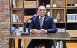 구본영 충남도 정무부지사 “예쁘게 봐달라…공직생활에 신중”