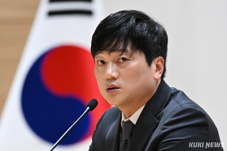 박문성 축구 해설위원이 8일 국회에서 진행된 ‘위기의 한국축구 진단과 대안’ 긴급토론회에서 기조발언하고 있다.