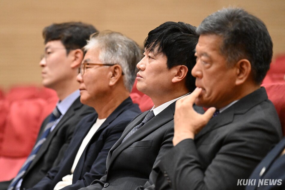 박문성 축구 해설위원이 8일 국회에서 진행된 ‘위기의 한국축구 진단과 대안’ 긴급토론회에 참석해 있다.