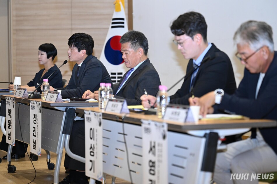 ‘위기의 한국 축구 진단과 대안’을 주제로 한 긴급 토론회가 8일 오후 1시40분 서울 여의도 국회의원회관 대회의실에서 열렸다. 임은재 기자