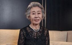 배우 윤여정, 美에미상 여우조연상 후보에 올라
