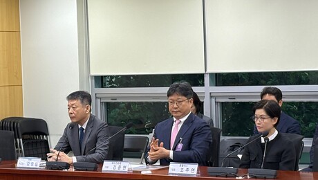 벼랑 끝 홈플러스…MBK·메리츠, 국회서 첫 대면 “해법 마련 최선” [현장+]
