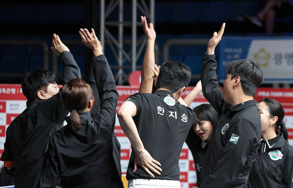 4연승을 달리며 1위를 질주한 하나카드. PBA 제공