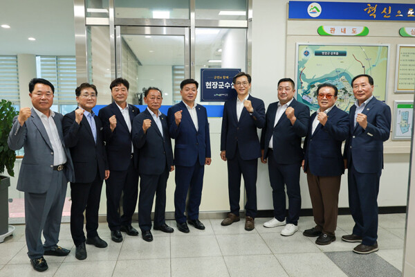 영암군이 민선9기 첫 번째 공약인 ‘군민과 함께, 현장군수실’ 운영을 시작하며 현장 중심의 소통행정을 본격화했다. /영암군