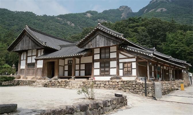 부안 내소사 설선당과 요사 우측면과 배면 전경
