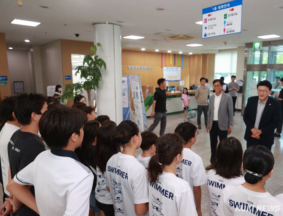 강원 영월군 영월국민체육센터에서 전지훈련 중인 호주 ‘Winners Swim Club’. 영월군