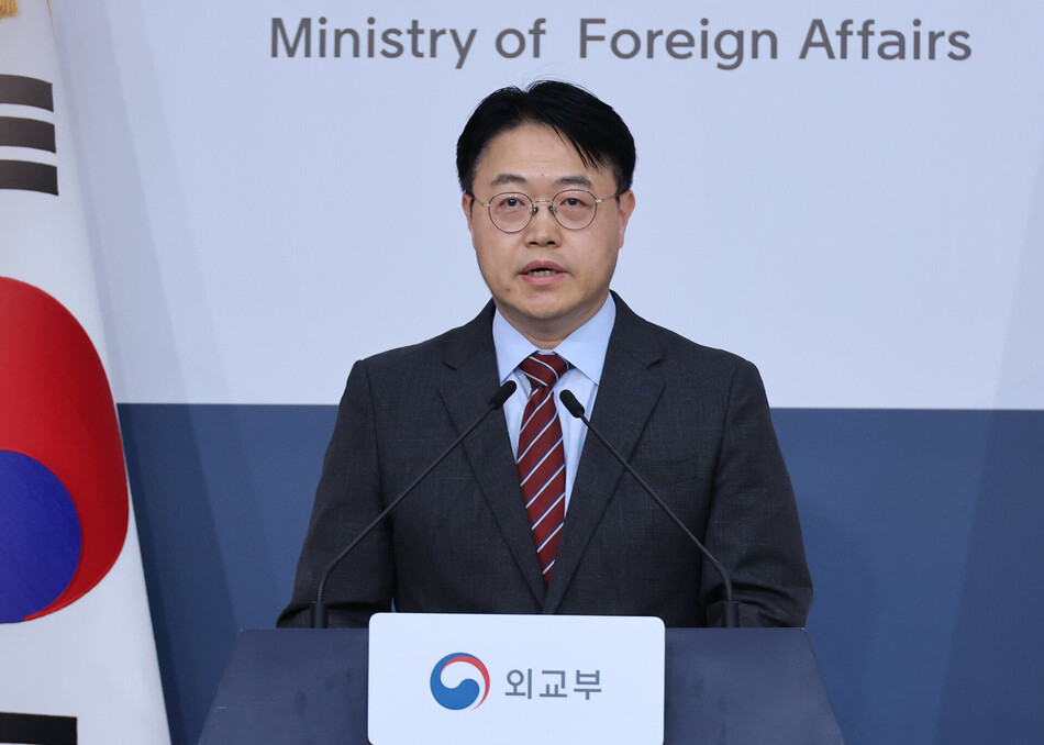 이문배 외교부 부대변인이 지난 7일 서울 종로구 정부서울청사에서 열린 외교부 정례브리핑에서 발언하고 있다. 연합뉴스