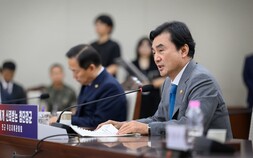 탈영이냐, 행정착오냐…안규백 ‘군무이탈 의혹’ 진실공방