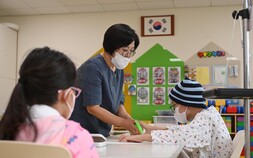 병원 복도 끝 작은 교실…아픈 아이들의 수업은 계속된다 [아픈 아이들의 교실①]
