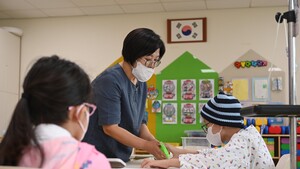 병원 복도 끝 작은 교실…아픈 아이들의 수업은 계속된다