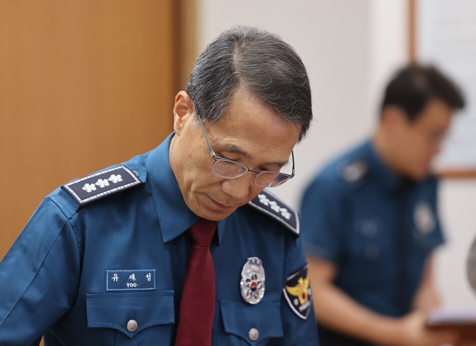 ‘장윤기 사건’을 둘러싼 경찰 부실수사 및 유착 논란이 커지자 미국 출장 중 조기귀국한 유재성 경찰청장 직무대행이 10일 서울 서대문구 경찰청에서 경찰 수사 신뢰제고를 위한 쇄신 방안 등을 논의하는 경찰 지휘부 화상회의에 참석하고 있다. 연합뉴스