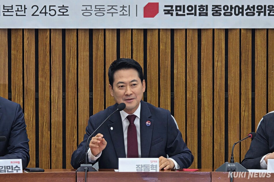 장동혁 국민의힘 대표가 10일 국회 본관에서 열린 ‘6·3 참정권 침해 전국 학부모 시국 대토론회‘에서 발언하고 있다. 김건주 기자