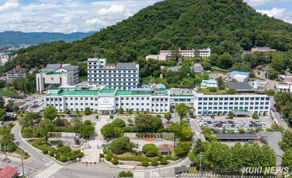 강원특별자치도청사.