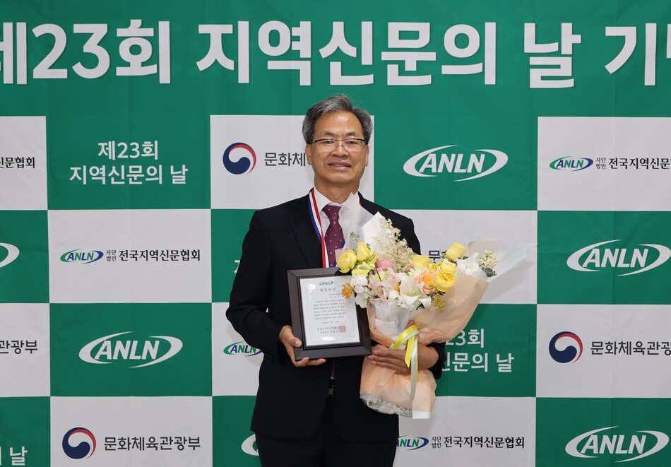오도창 군수가 10일 국회 의원회관에서 열린 제23회 지역신문의 날 기념식에서 행정대상을 수상했다. 영양군 제공