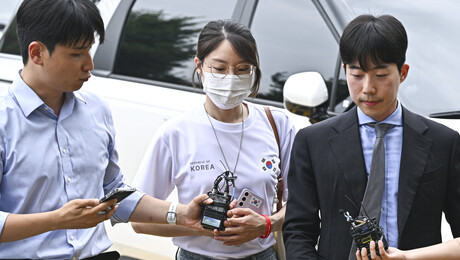 개표소 출입 막은 ‘올다르크’ 경찰 출석…업무방해 혐의 질문에는 ‘묵묵부답’