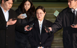 ‘매니저 갑질 의혹’ 박나래, 7개월 만 검찰 송치