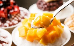“한 그릇 15만원 시대”…여름마다 몸값 뛰는 특급호텔 빙수