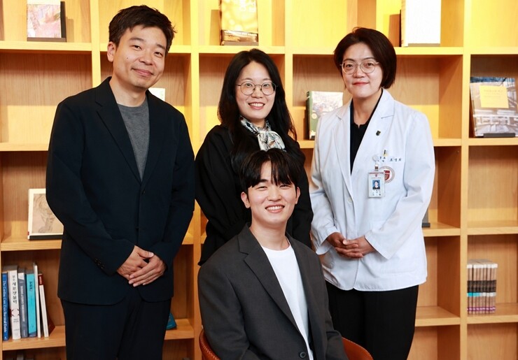(왼쪽부터)성균관대 전자전기공학부 정조운 교수, KAIST 건설및환경공학과 임리사 교수, 고려대 안암병원 신경과 조경희 교수, (아래)KAIST 응용과학연구소 백정엽 박사. KAIST
