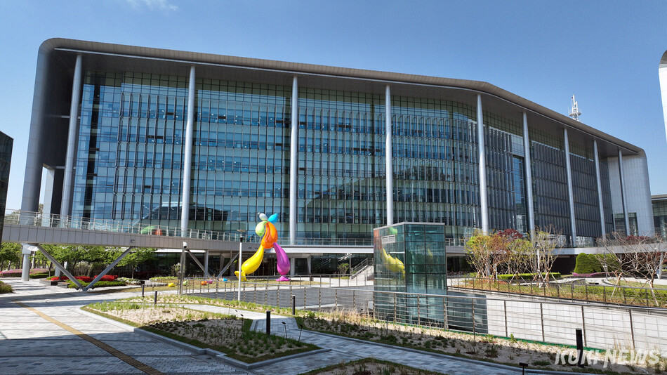 충남도청사 전경.