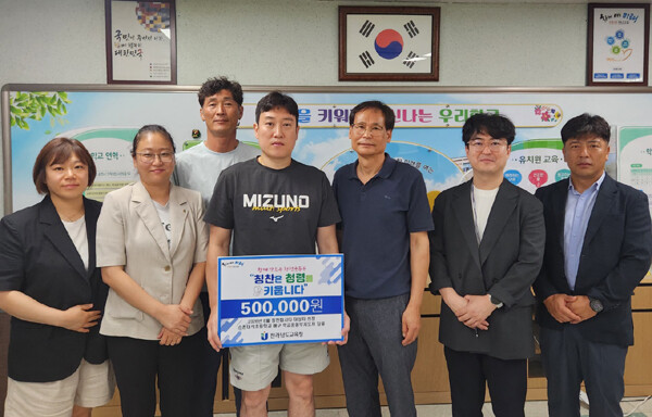 5월 주인공으로 광영중학교 박태원 지도자와 신흥초등학교 문종민 지도자, 6월에는 순천대석초등학교 강웅 지도자와 광양마동초등학교 권미성 지도자가 각각 선정됐다. /전남광주통합특별시교육청