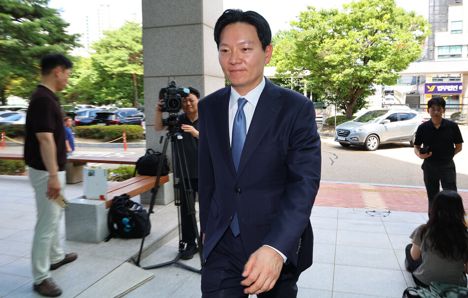 쌍방울 대북송금 사건 수사 과정에서의 규정 위반을 이유로 정직 2개월 징계가 청구된 박상용 인천지검 부부장검사가 13일 감찰 조사를 받기 위해 인천지검에 출석하고 있다. 연합뉴스