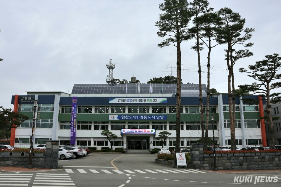 양양군이 올해 7월 정기분 재산세로 2만969건에 총 47억2072만원을 부과하고, 납세의무자에게 고지서를 일제히 발송했다. 양양군청 전경. 전인수 기자