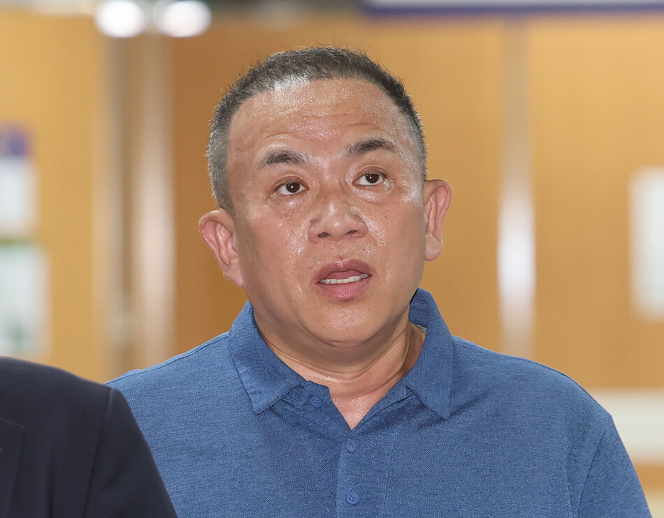 13일 정치 브로커 명태균씨가 서울 서초구 서울중앙지법에서 열린 선고 공판에 출석하고 있다. 연합뉴스