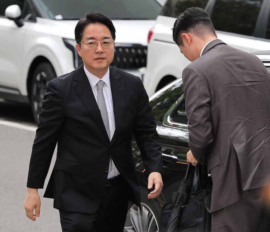 김건희 여사가 연루된 수사 무마 의혹을 받는 심우정 전 검찰총장이 10일 피의자 조사를 위해 경기 과천 2차 종합특검으로 출석하고 있다. 연합뉴스
