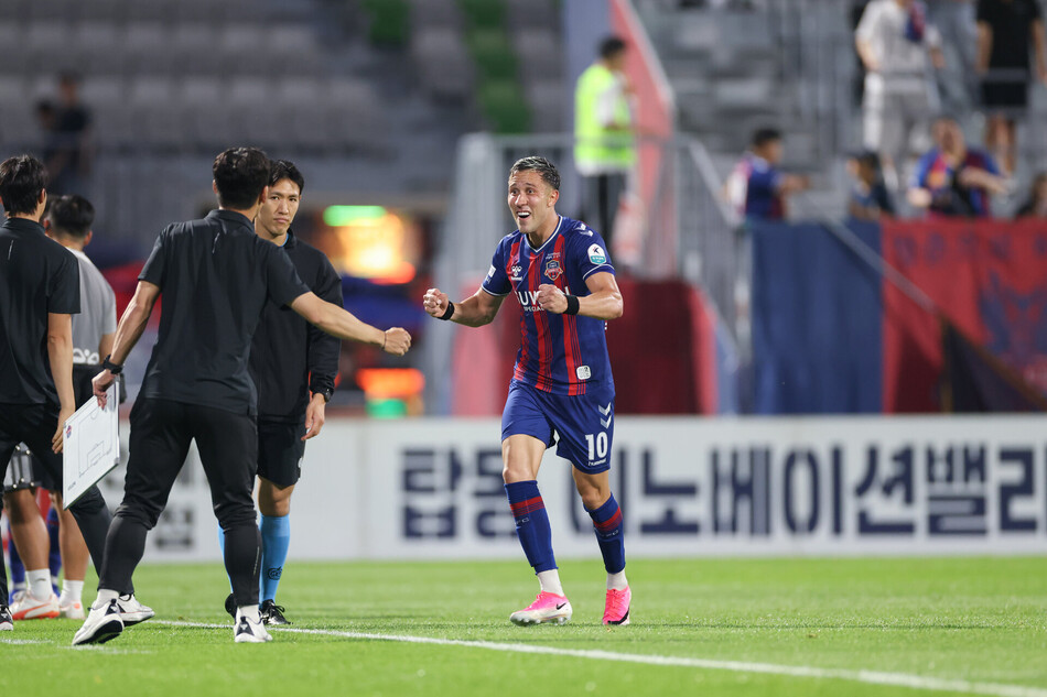 K리그2 17라운드 MVP를 차지한 수원FC 프리조. 한국프로축구연맹 제공
