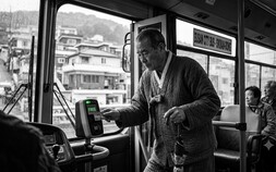 (칼럼)노인 무임승차 ‘70세’ 상향이 답이다… 이동권 보장과 교통 재정건전성의 상생법