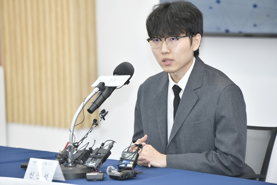 ‘바둑 황제’ 신진서 9단이 인공지능(AI) 바둑 프로그램 카타고와 대결 앞두고 미디어데이에서 소감을 밝히고 있다. 한국기원 제공